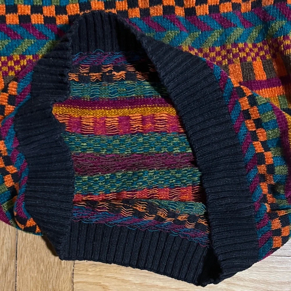 Colorful Patterned Sweater - Picture 5 of 8